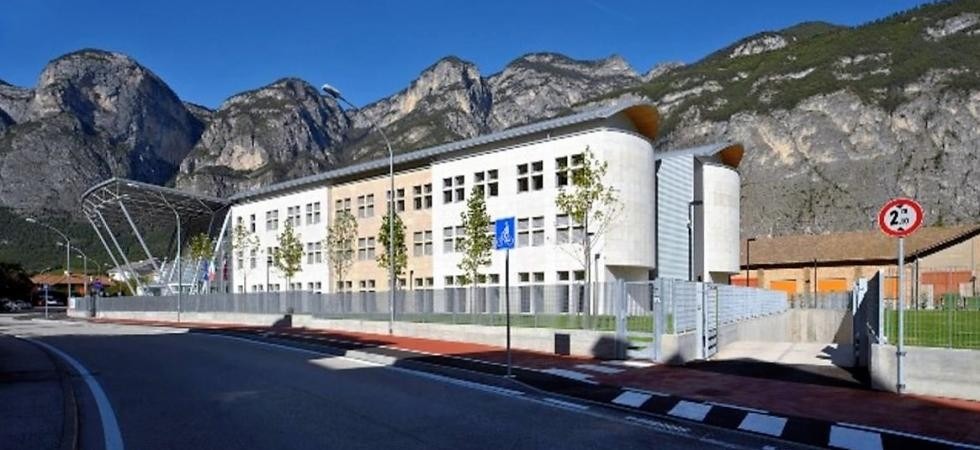 Scatta l'allarme antincendio, evacuato l'istituto di Mezzolombardo